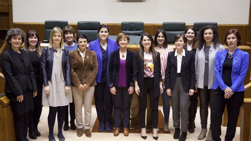 Plutôt que de se concentrer sur la rivalité homme/femme, les femmes appellent à plus de compétences et de diversité dans la vie politique (V)