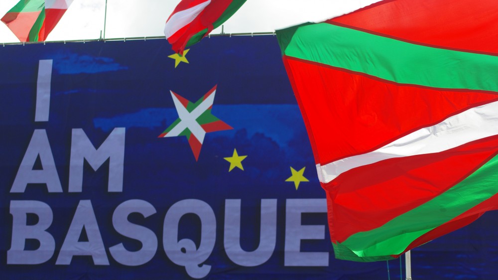 Parisetik urrun, etorkizunari buruz itzulia den euskal nazionalismo demokratiko bat badago