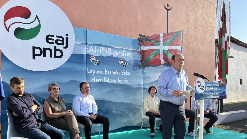 Ortuzarrek eta Etxelekuk EAJ-PNBren bultzada hitzeman dute Elkargoak “Ipar Euskadi garatzeko, hiritarrentzat ongizatea ekar dezan eta Hegoalderekin harremanak estutzen lagun dezan”