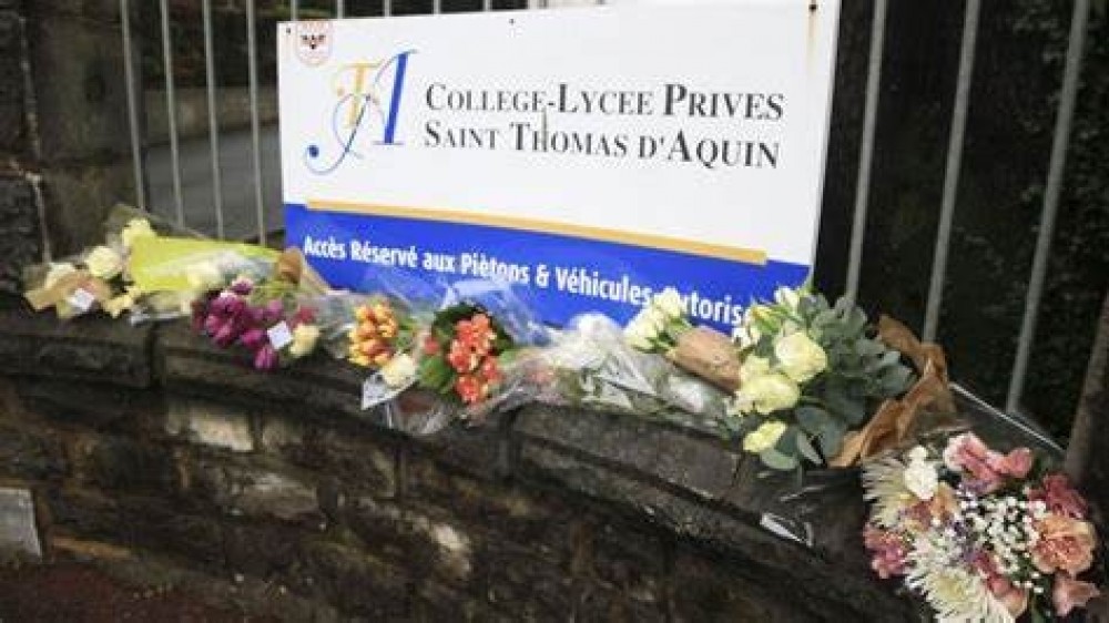 Donibane Lohitzunen, español erakasle baten erahilketaz ihardokitzea